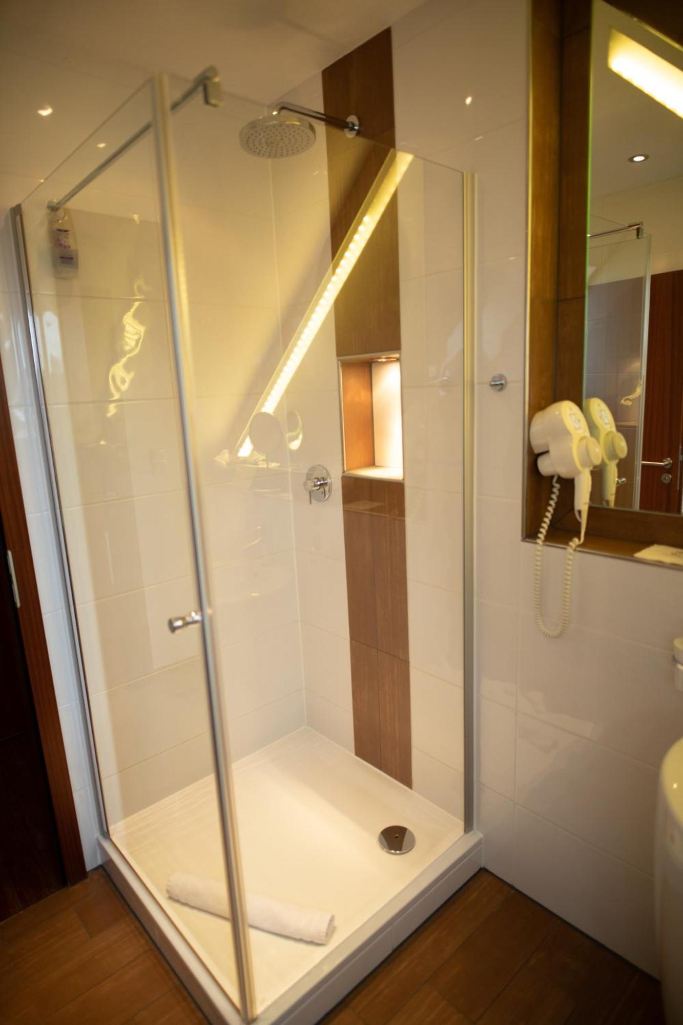 Vier Jahreszeiten Rooms Husum  Extérieur photo