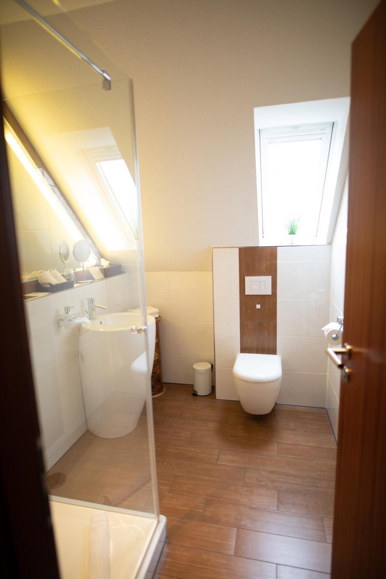 Vier Jahreszeiten Rooms Husum  Extérieur photo